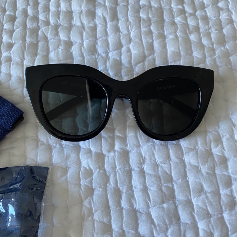 LAST DAY! Le Specs Air Heart Megan Markle’s Sunglasses